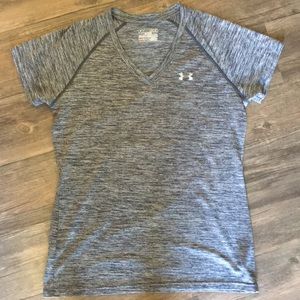 Under Armour women’s M v-neck
